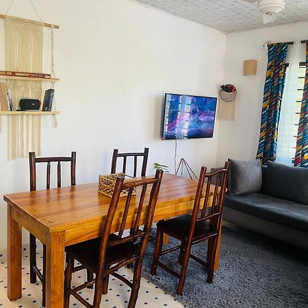Savita House Diani Magutu 외부 사진